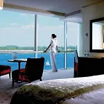 Hodson Bay Hotel